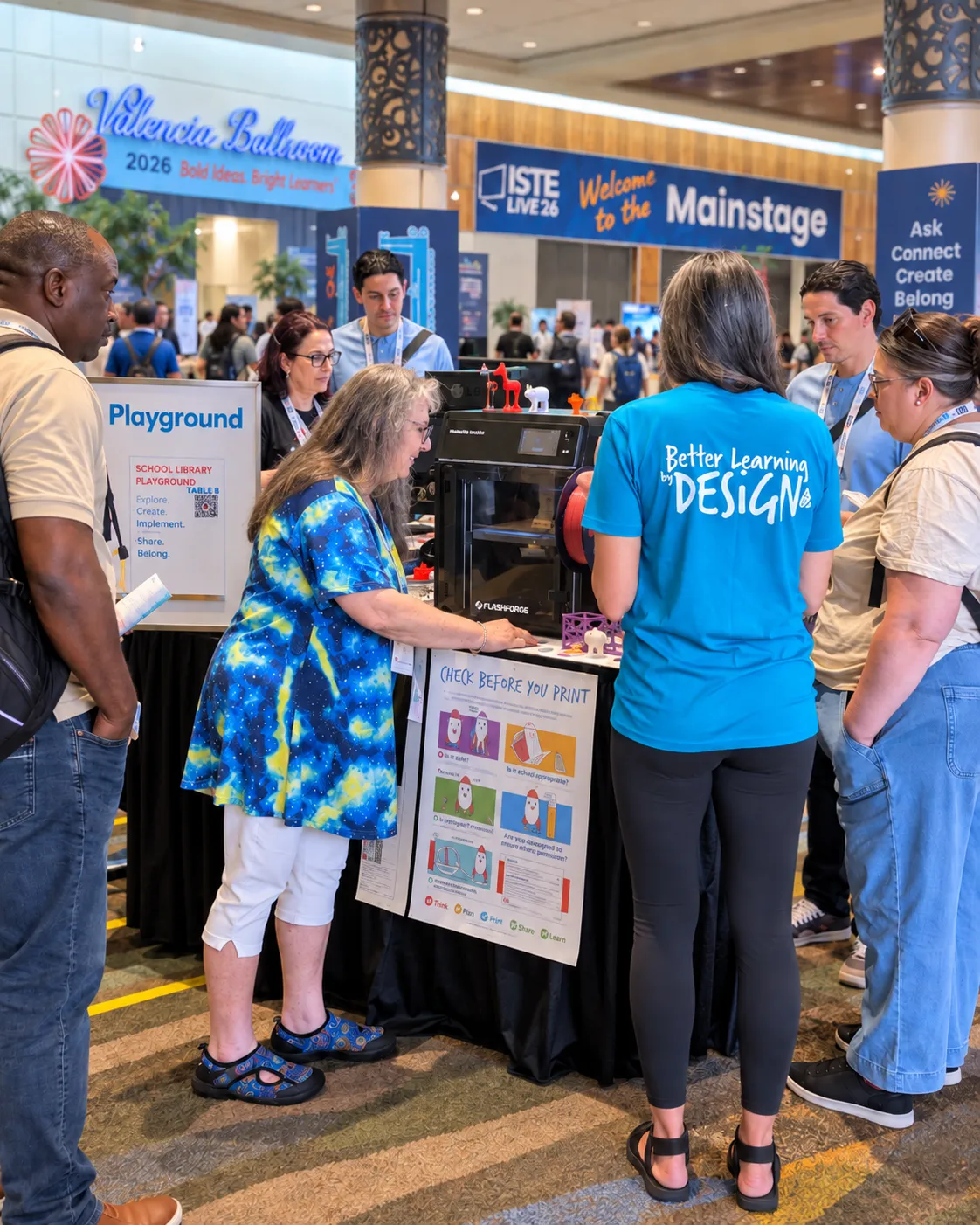 Kim Smith presenting Qweebi and Maker’s Empire at the ISTE Live conference.