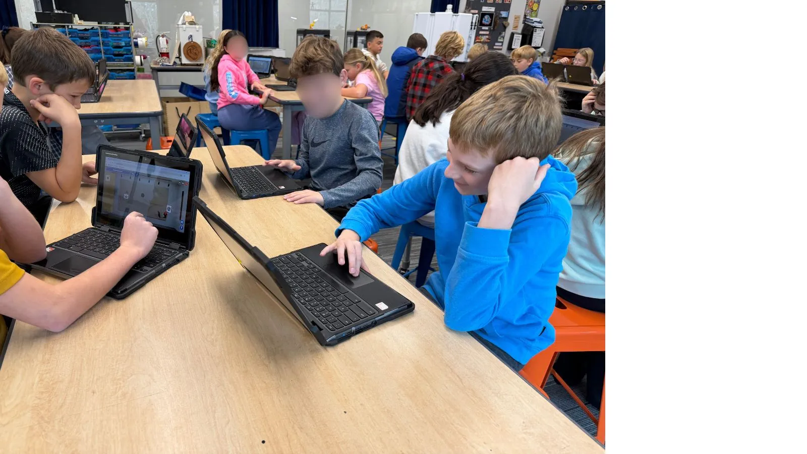 Elementary students building STEM projects in the Qweebi virtual makerspace on Chromebooks.